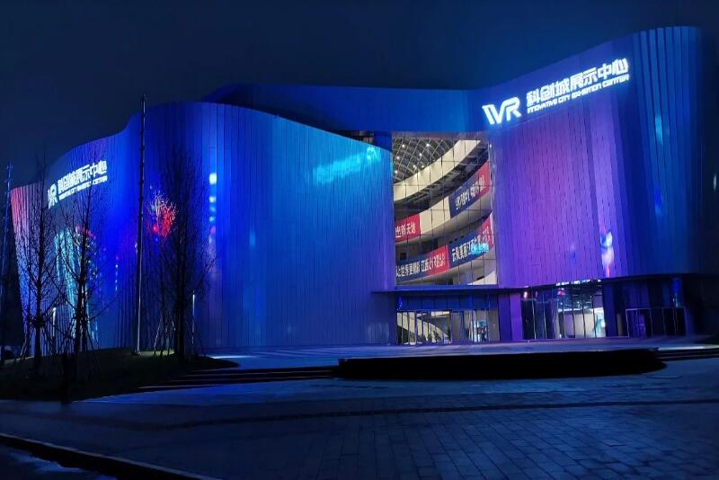 LED透明屏面臨漲價潮，中小企業(yè)該何去何從呢